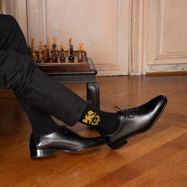 Quelles chaussettes porter avec un costume pour être chic au travail ?