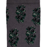 Détail motif mûres sur chaussette homme haute gris foncé