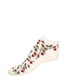 Chaussette femme invisible basse blanche à motifs fraises rouges et feuillage doré.