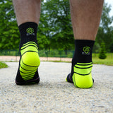 Chaussettes running noir-jaune