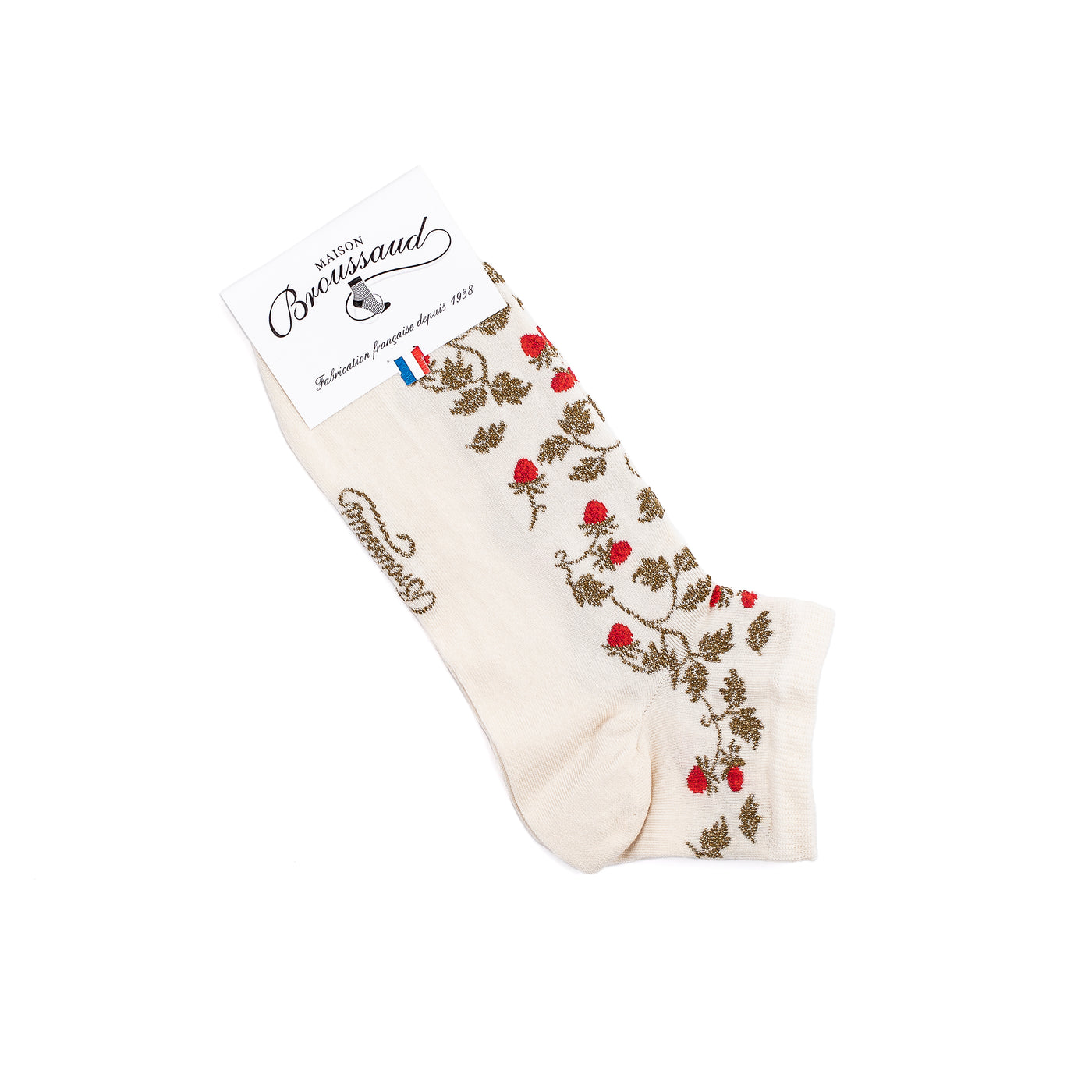 Chaussette femme invisible basse blanche à motifs fraises rouges et feuillage doré avec packaging Maison Broussaud.
