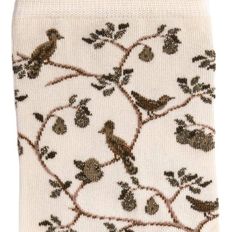 Chaussette femme mi-haute blanche à motifs oiseaux gris et branches noires, vue latérale.