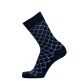 Chaussette homme haute bleu marine à motifs géométriques blancs.