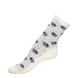 Paire de chaussettes femme mi-hautes blanches à motifs oiseaux gris et branches noires, présentées à plat.